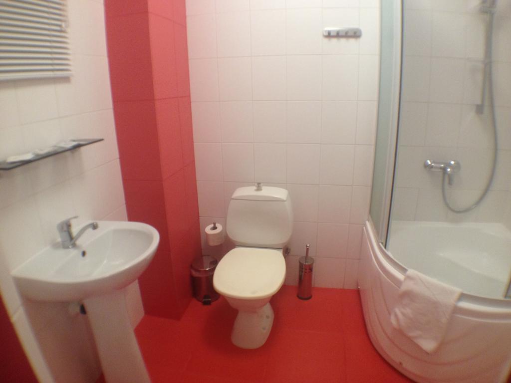 Motelis Bu-Bu Pļaviņas Dış mekan fotoğraf